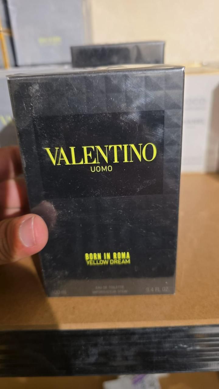 Valentino Uomo Born in Roma Yellow Dream EDT — 100ml